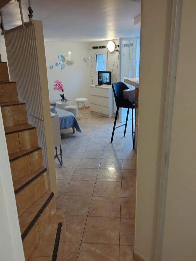 Studio Meuble Avec Piscine Partagee La Ferté-Gaucher Exteriör bild